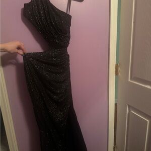 Sophisticated Black Glitter Gown - Perfect for Prom